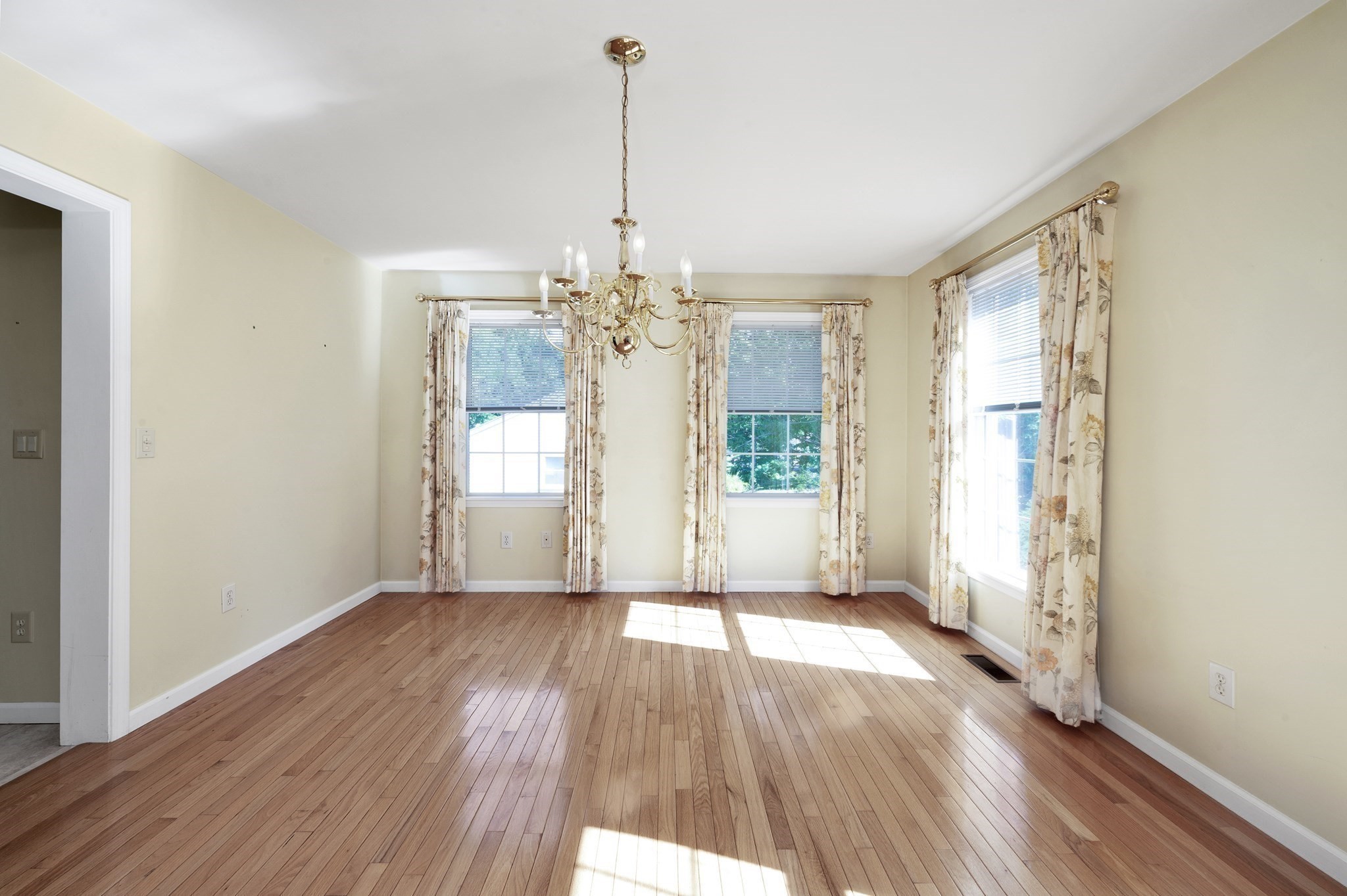 22 Winter St Property Photo 5