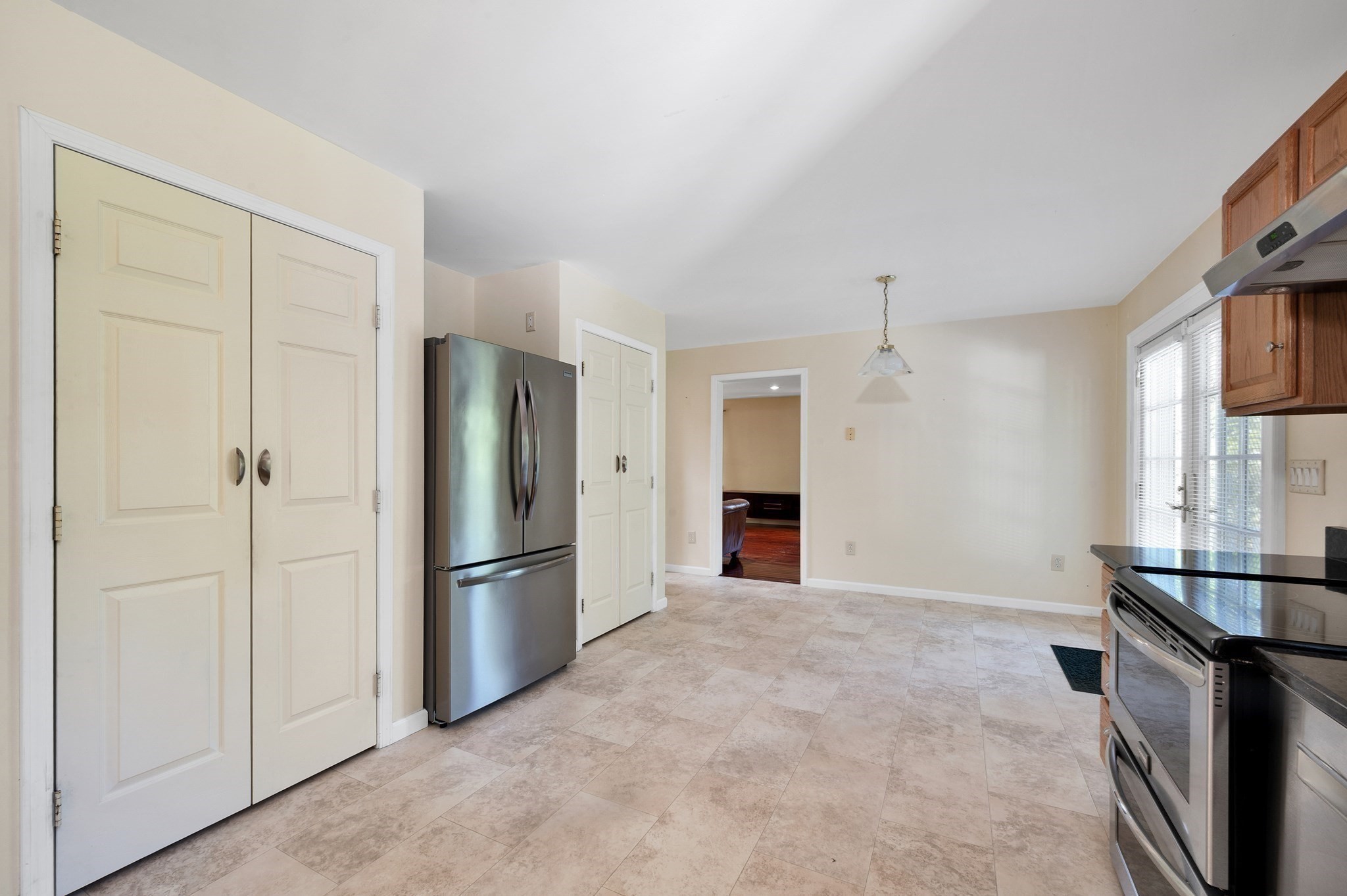 22 Winter St Property Photo 8