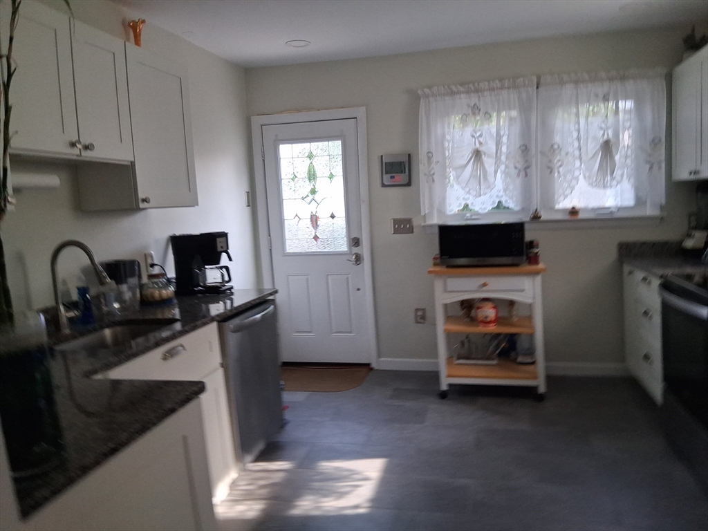 9 Velvet Ave Property Photo 6