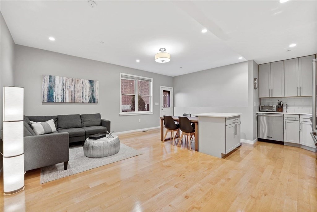 246 Boston Ste 1 Property Photo 1