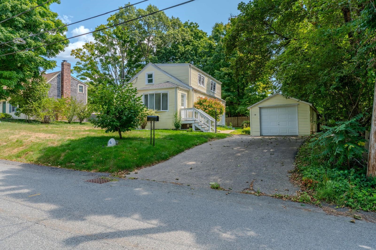 34 Hawthorne St Property Photo 2