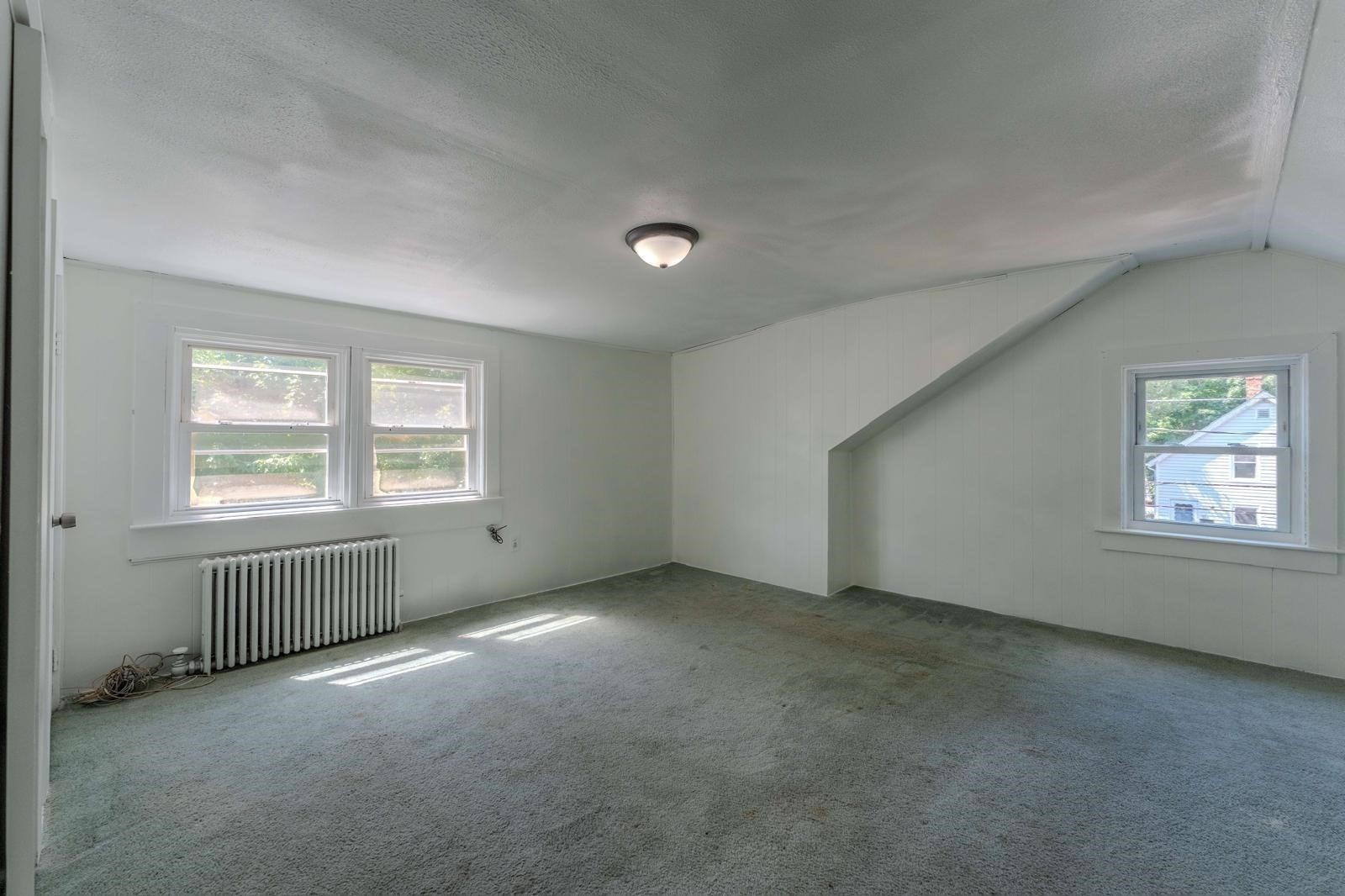 34 Hawthorne St Property Photo 17