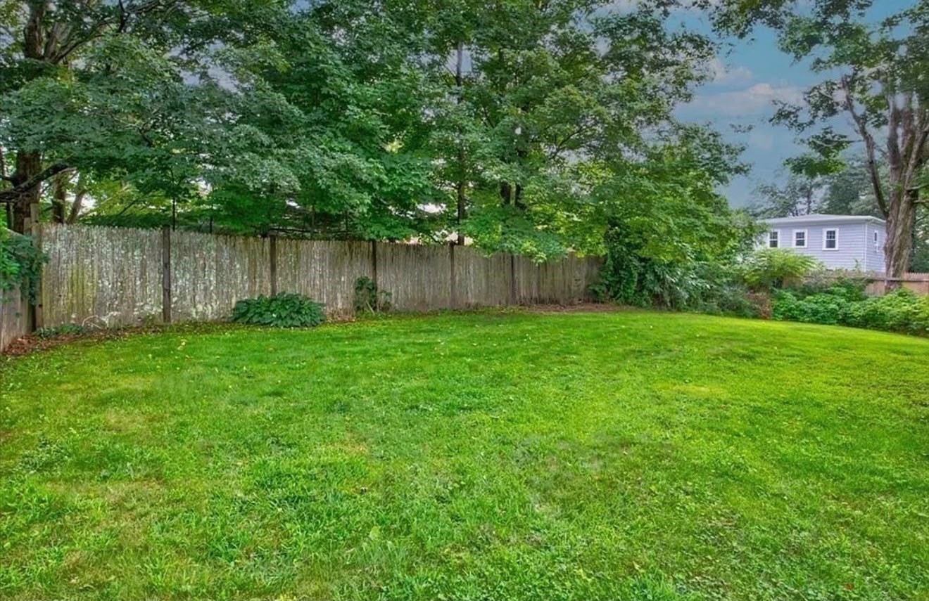 34 Hawthorne St Property Photo 33