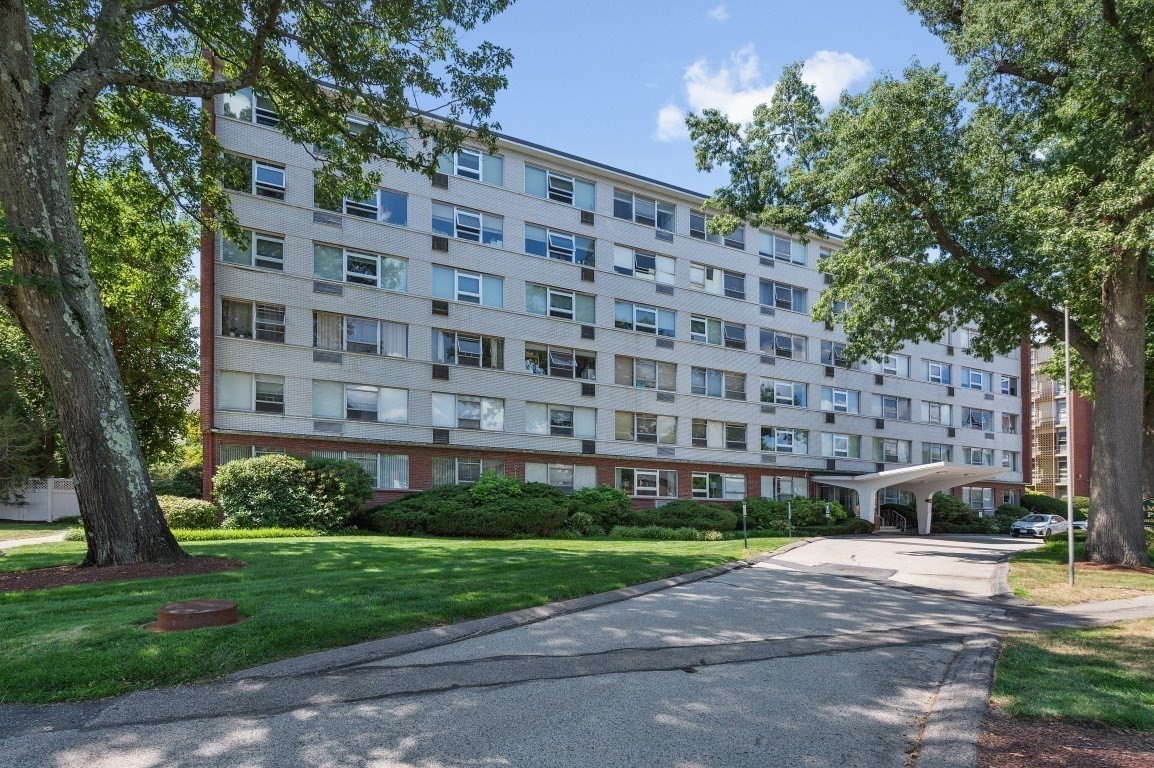 10 Hammond Pond Parkway # 607 Property Photo 1