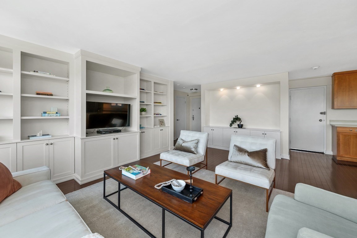 10 Hammond Pond Parkway # 607 Property Photo 8