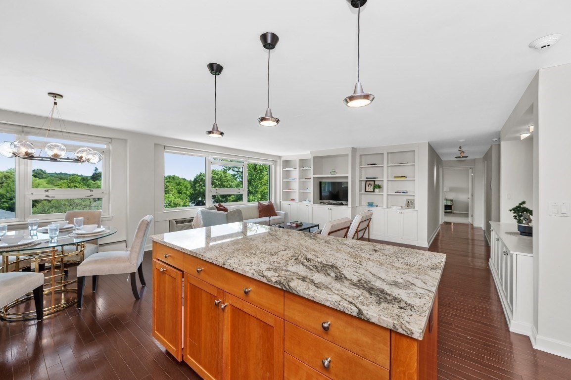10 Hammond Pond Parkway # 607 Property Photo 10