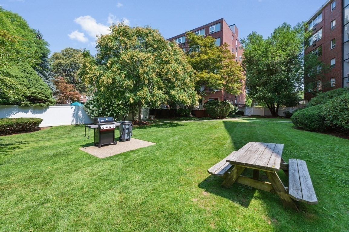 10 Hammond Pond Parkway # 607 Property Photo 22