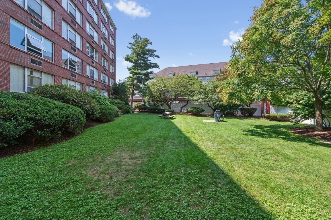 10 Hammond Pond Parkway # 607 Property Photo 23