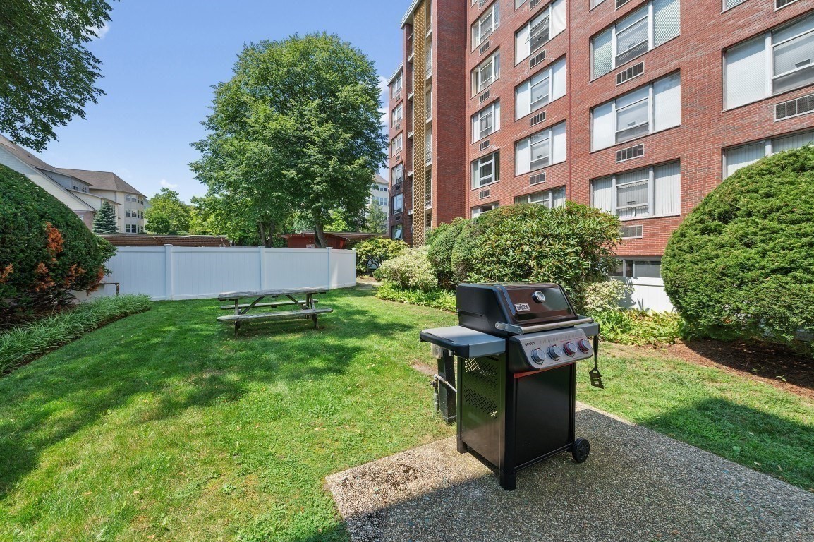 10 Hammond Pond Parkway # 607 Property Photo 24