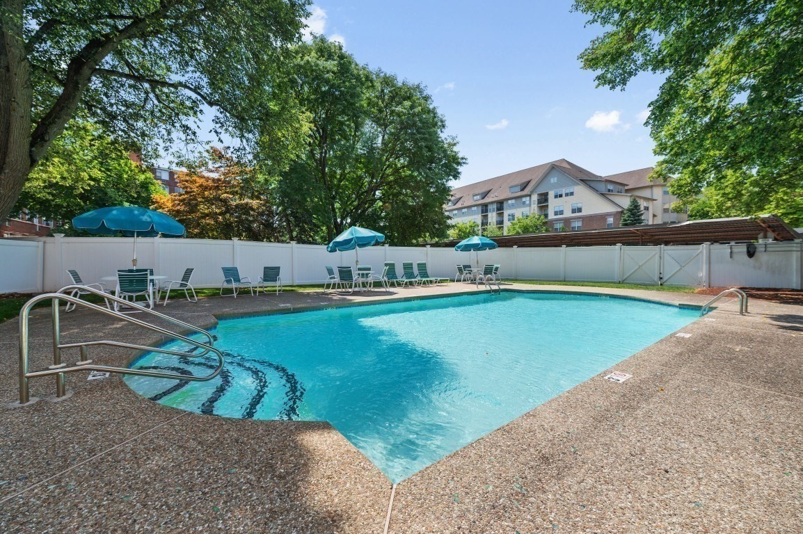 10 Hammond Pond Parkway # 607 Property Photo 25