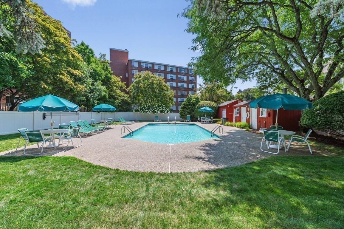 10 Hammond Pond Parkway # 607 Property Photo 27
