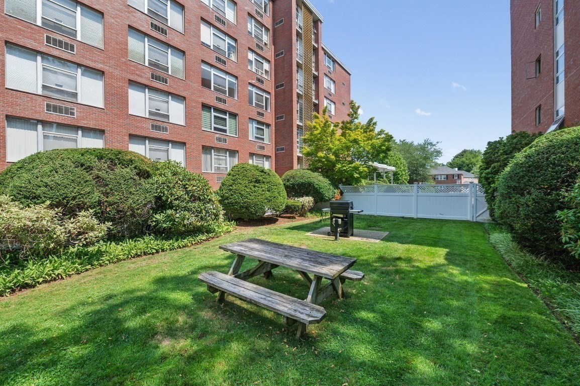 10 Hammond Pond Parkway # 607 Property Photo 29
