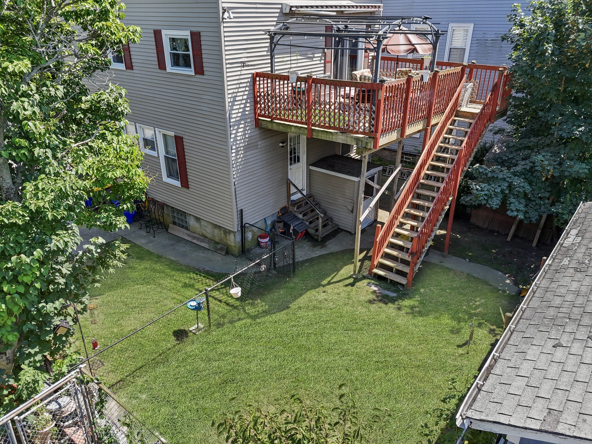 131 Foster St Property Photo 4