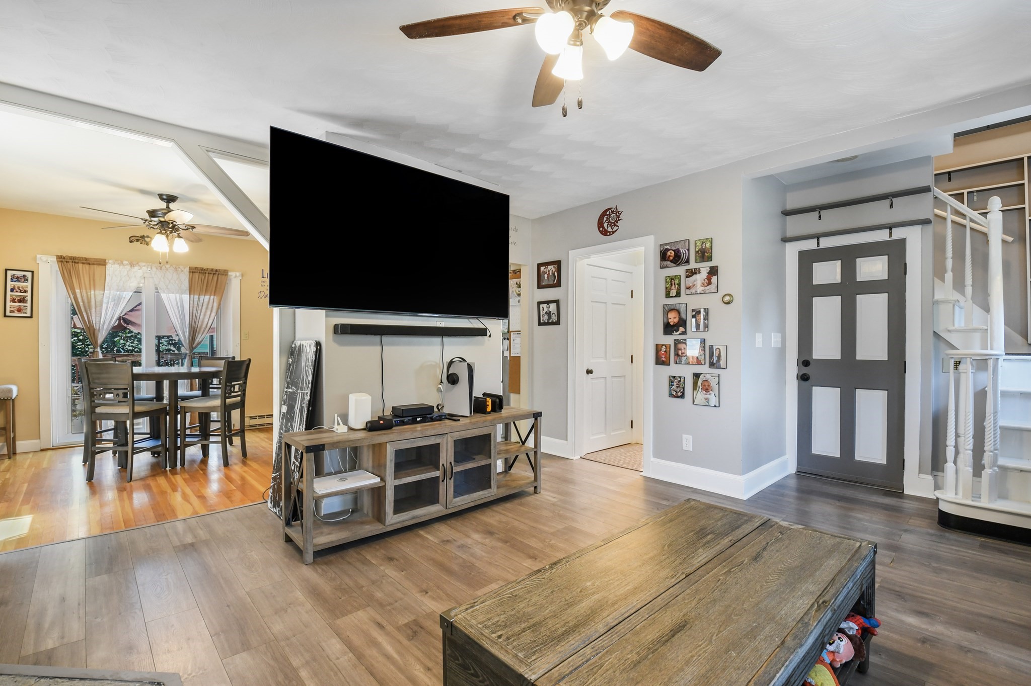 131 Foster St Property Photo 9