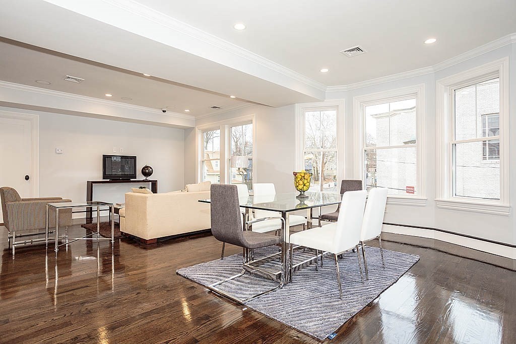 27 Howland St # 2 Property Photo 5