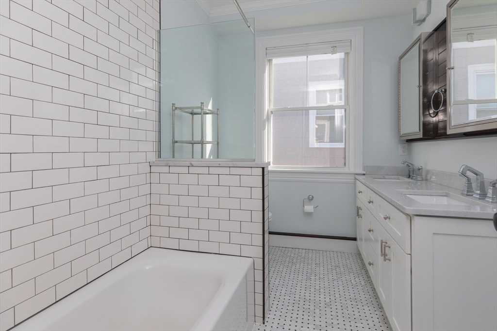 27 Howland St # 2 Property Photo 10