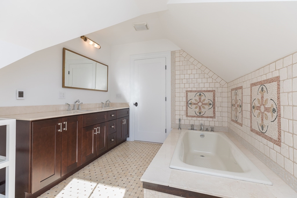 27 Howland St # 2 Property Photo 13