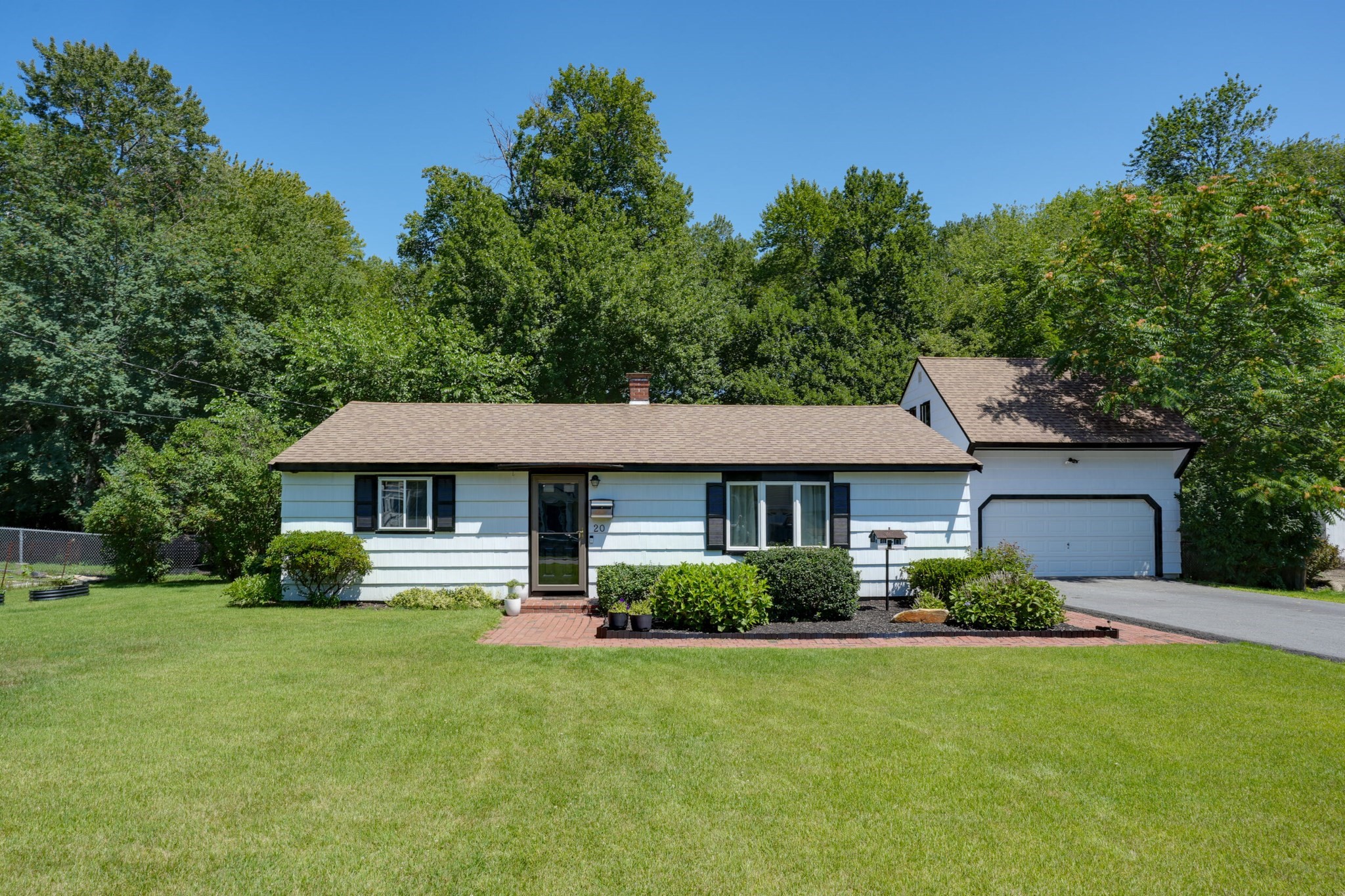 20 Ledgewood Dr Property Photo 1