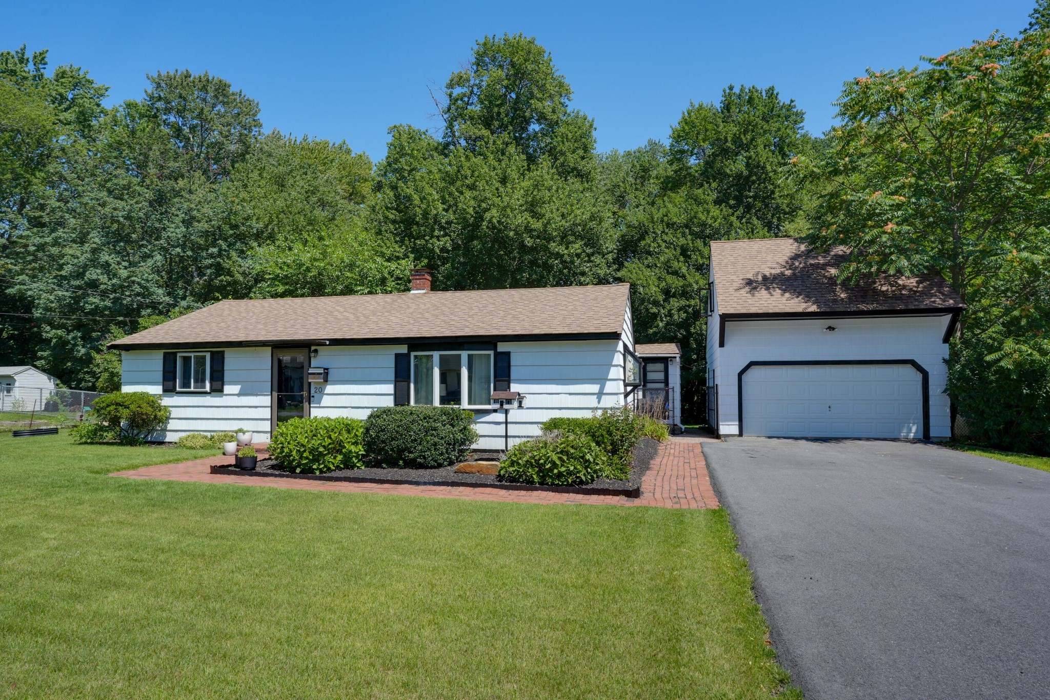 20 Ledgewood Dr Property Photo 4