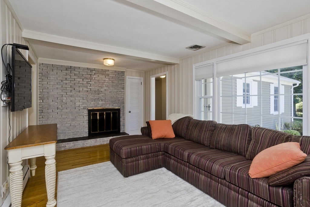6 Joan St Property Photo 7