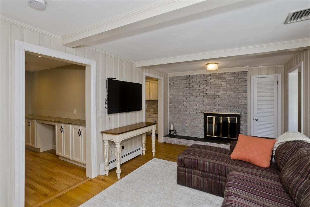6 Joan St Property Photo 8