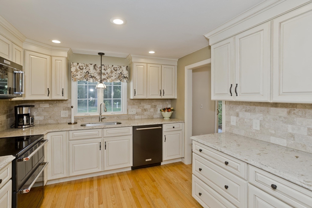 6 Joan St Property Photo 11