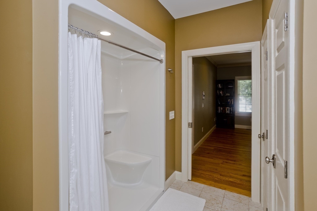 6 Joan St Property Photo 32