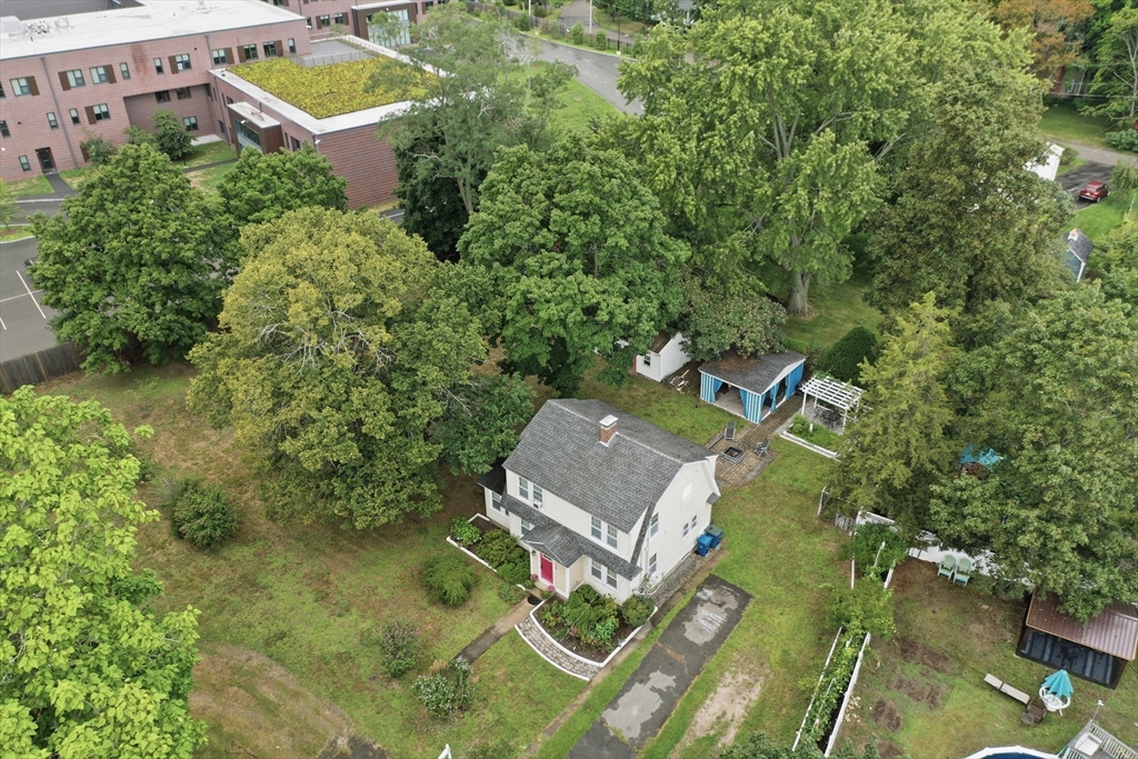 101 Pleasant St Property Photo 4