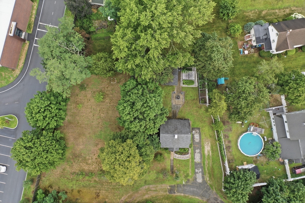 101 Pleasant St Property Photo 5
