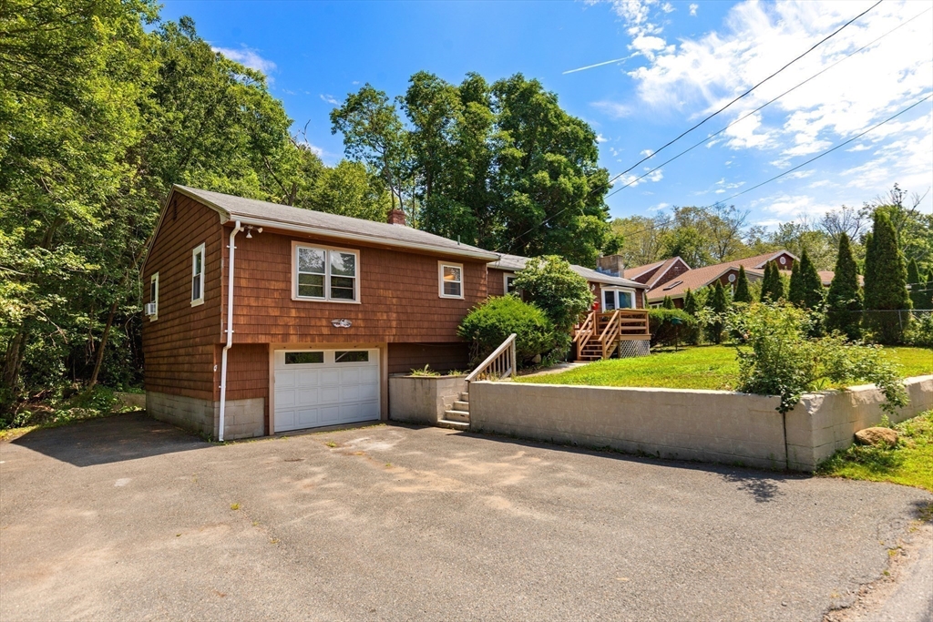 59 Holly St Property Photo 3