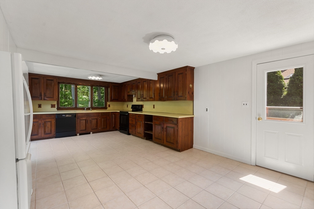 59 Holly St Property Photo 13