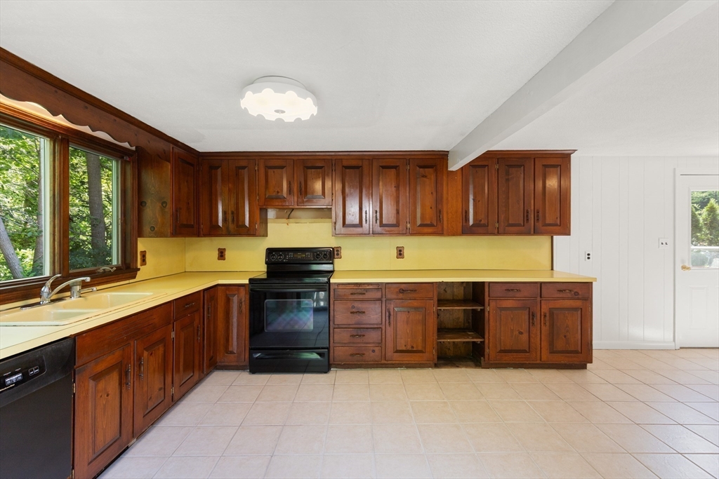 59 Holly St Property Photo 18