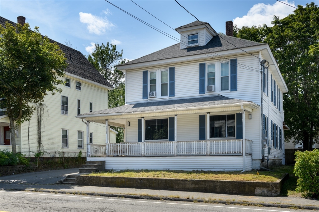 956 Main St Property Photo 1