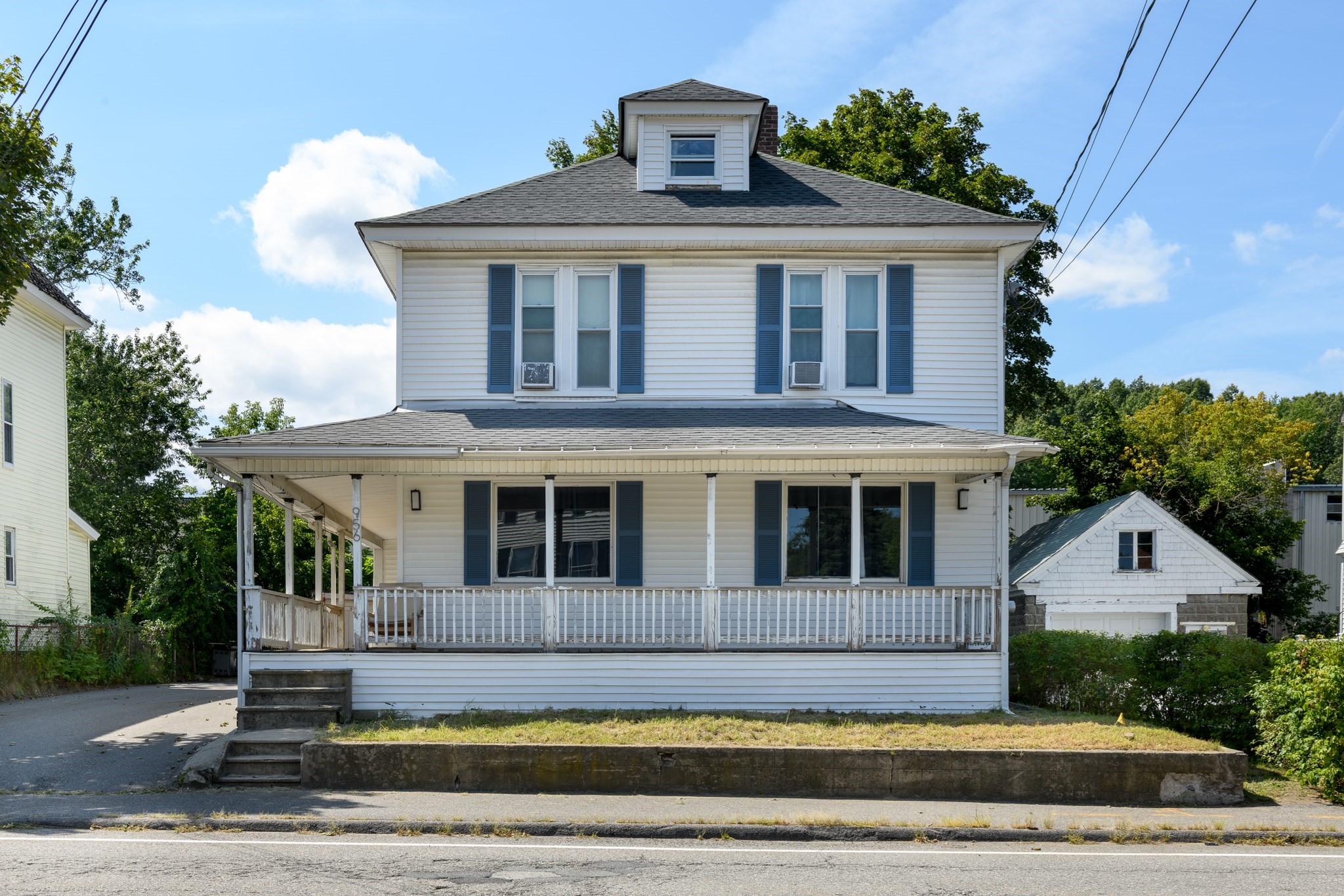956 Main St Property Photo 2