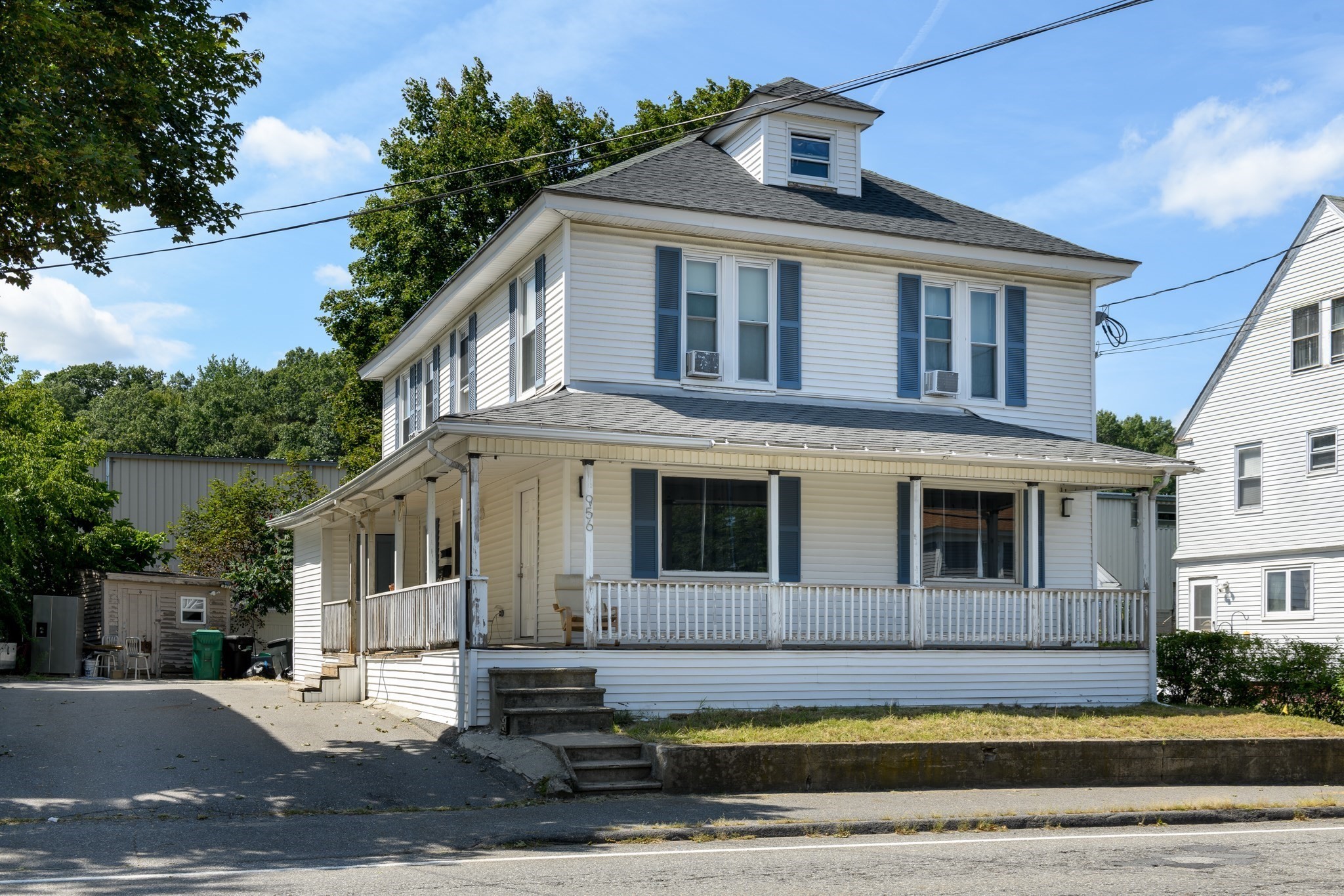 956 Main St Property Photo 3