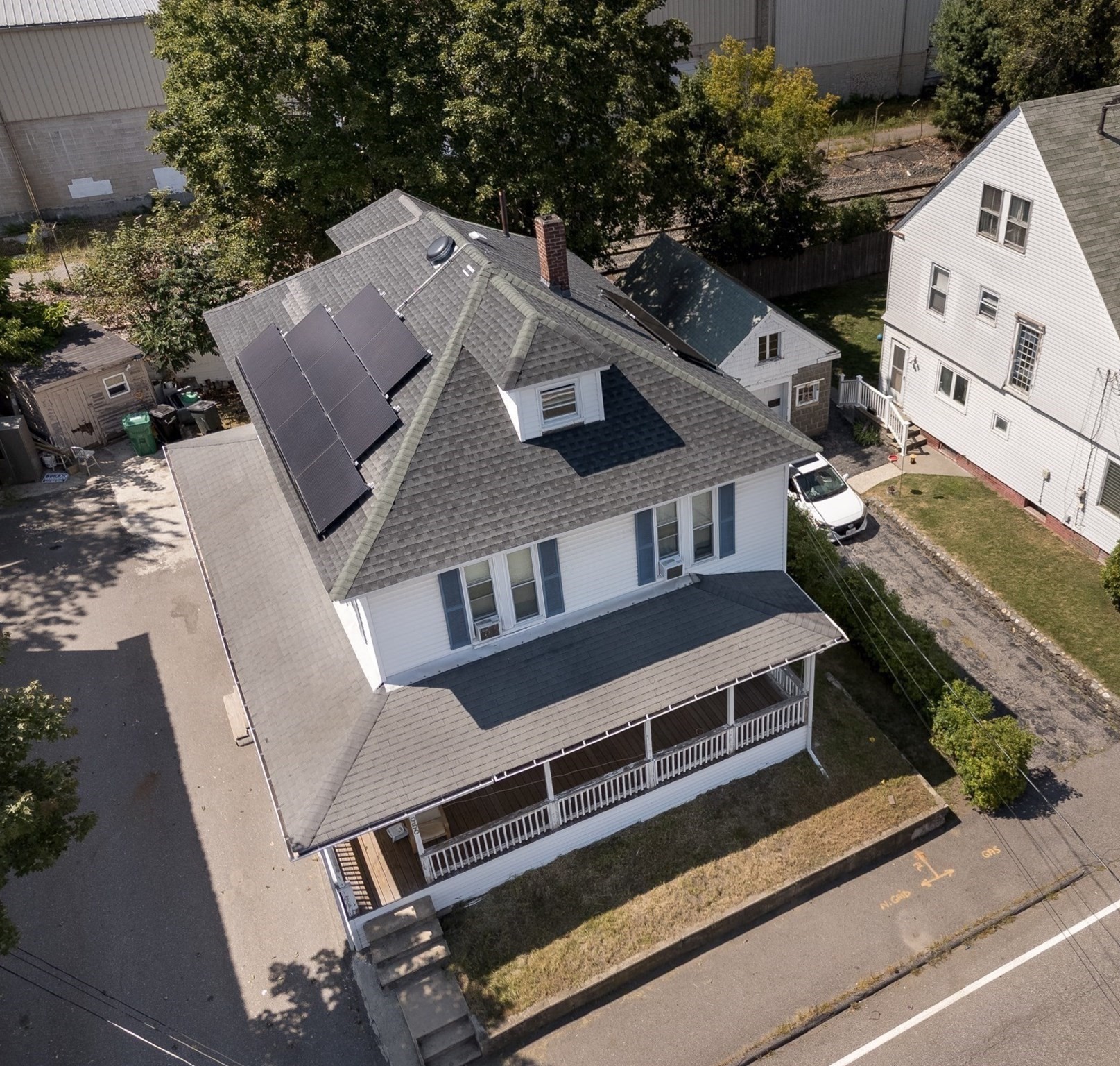 956 Main St Property Photo 4