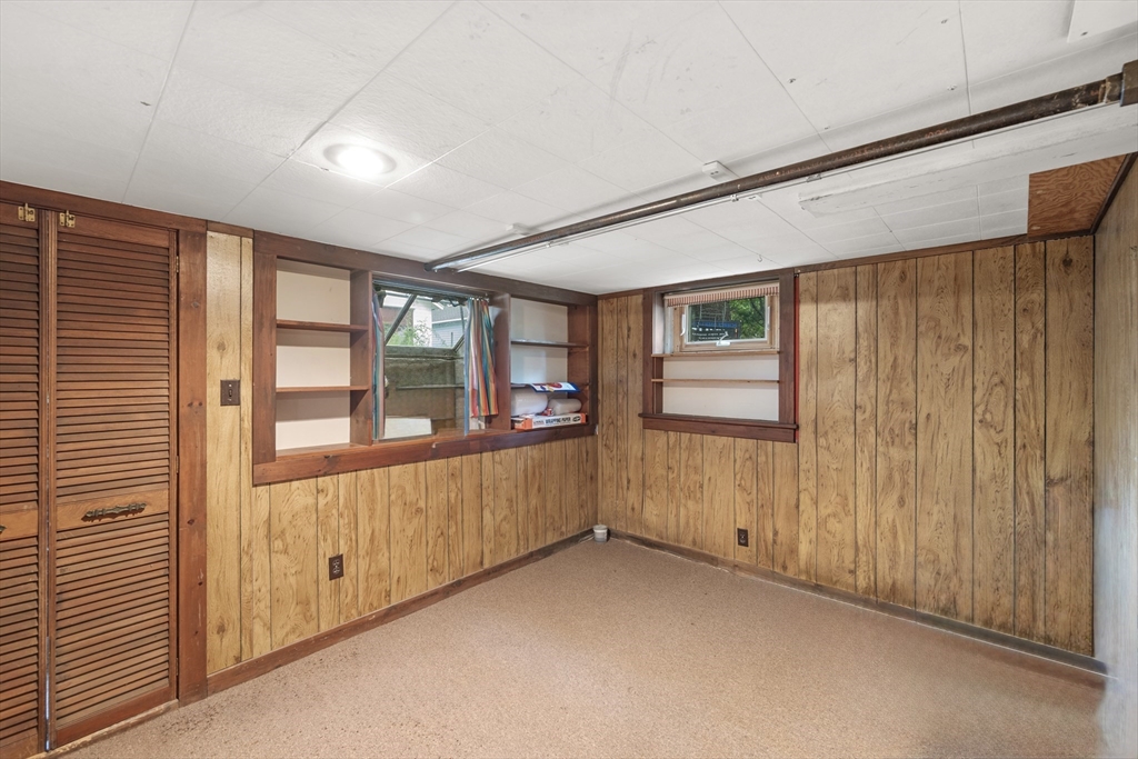 241 E. Lothrop Property Photo 33