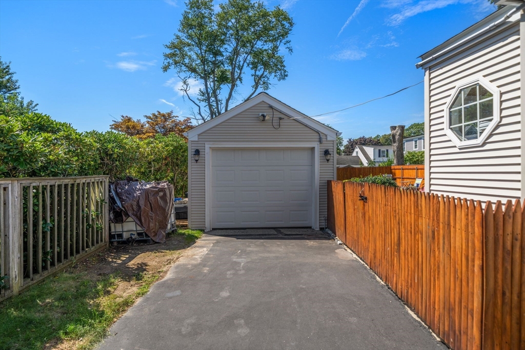 434 Eldridge St. Property Photo 6