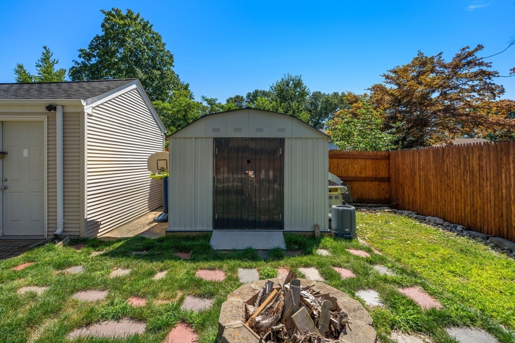 434 Eldridge St. Property Photo 9