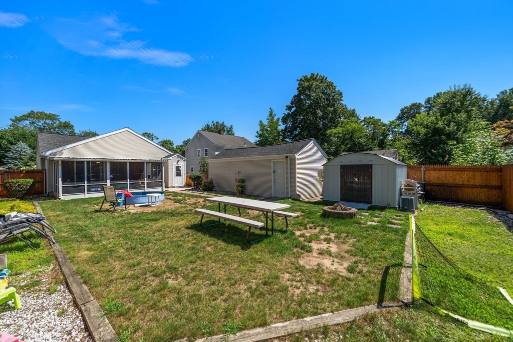 434 Eldridge St. Property Photo 10