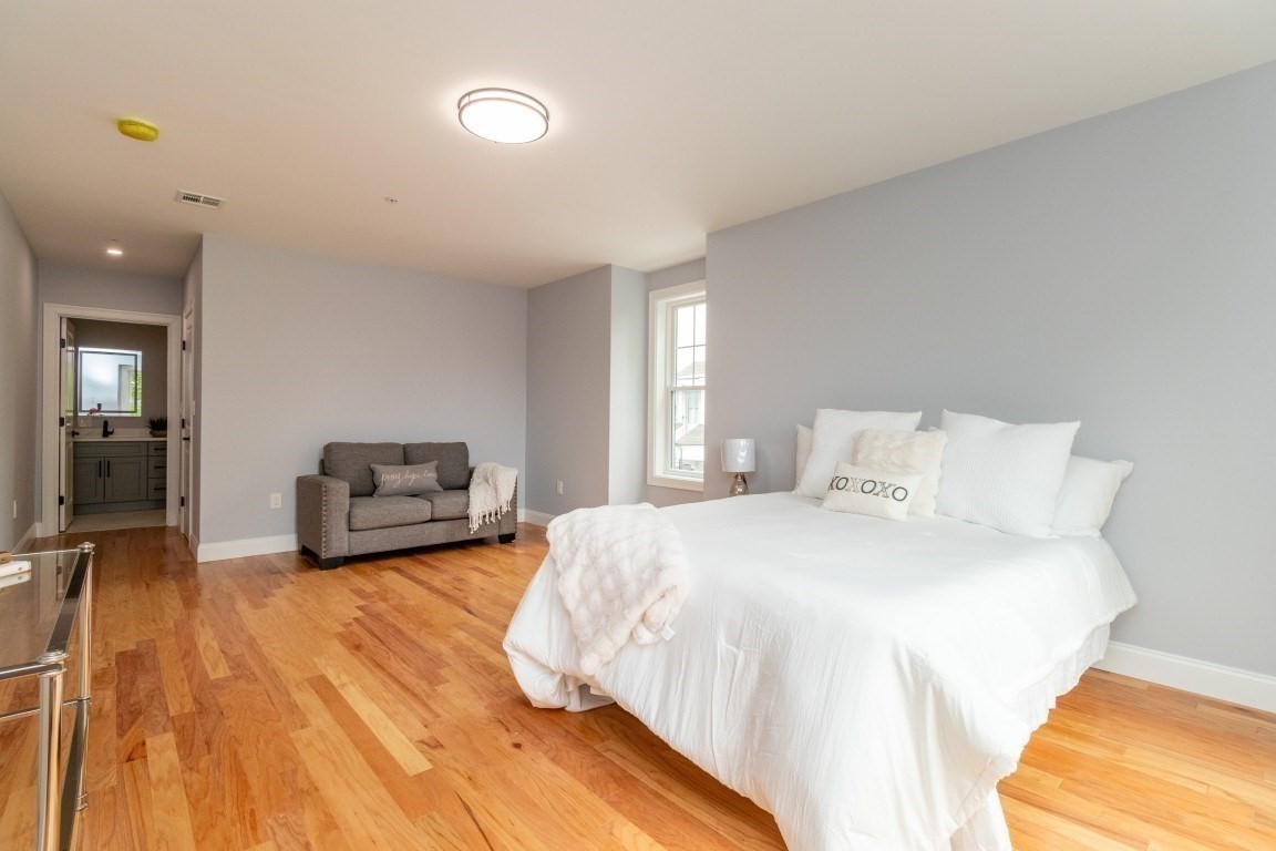 585 Washington Street # 307 Property Photo 9