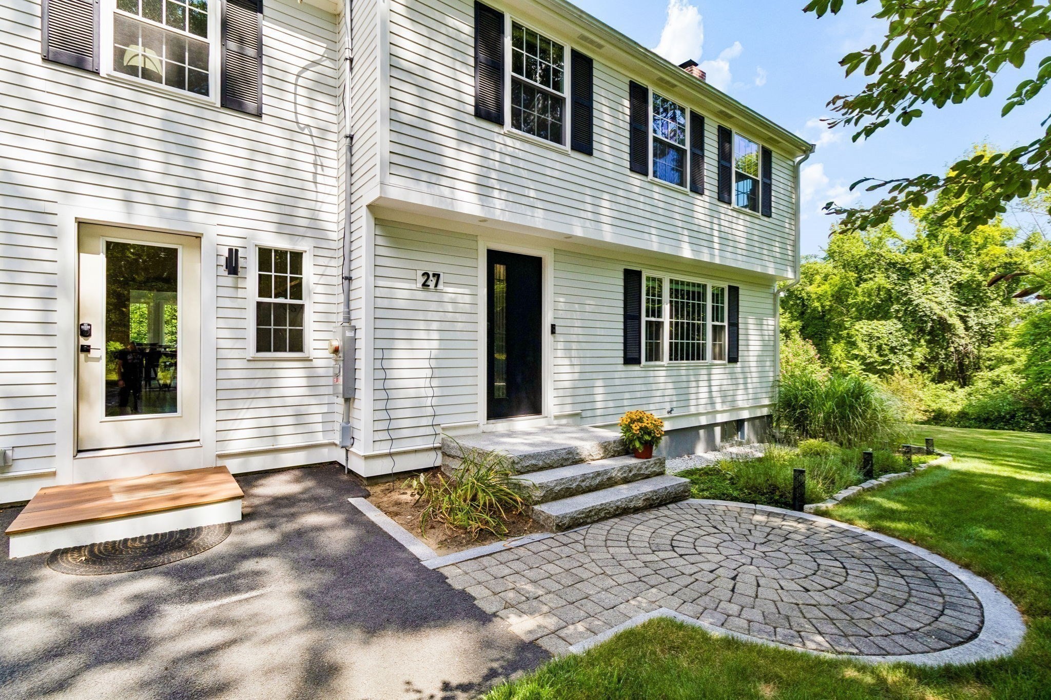 27 Maple St Property Photo 3
