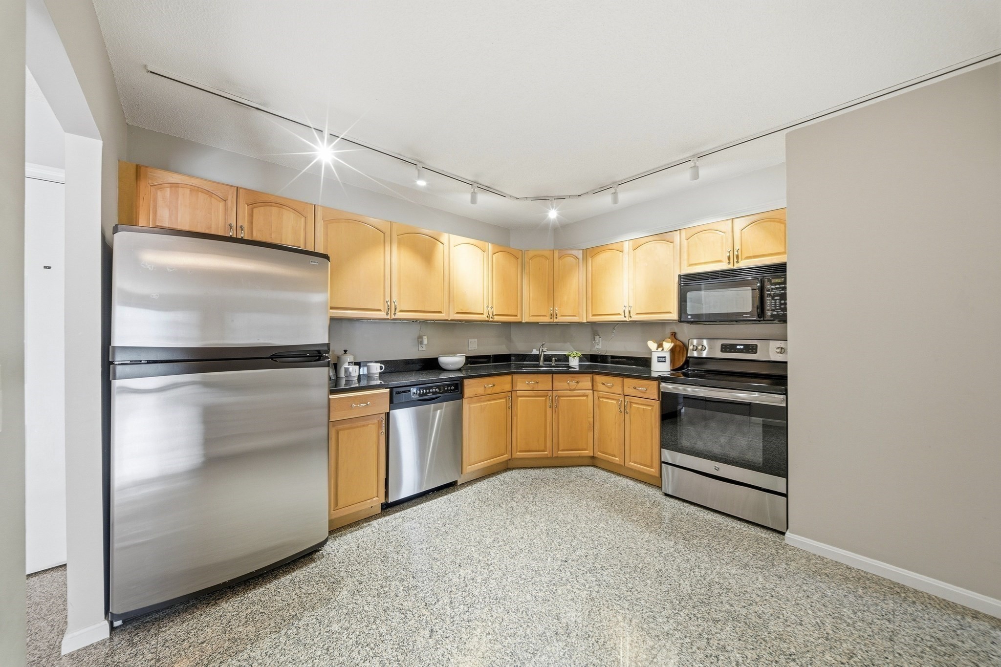 131 Coolidge Avenue # 526 Property Photo 4