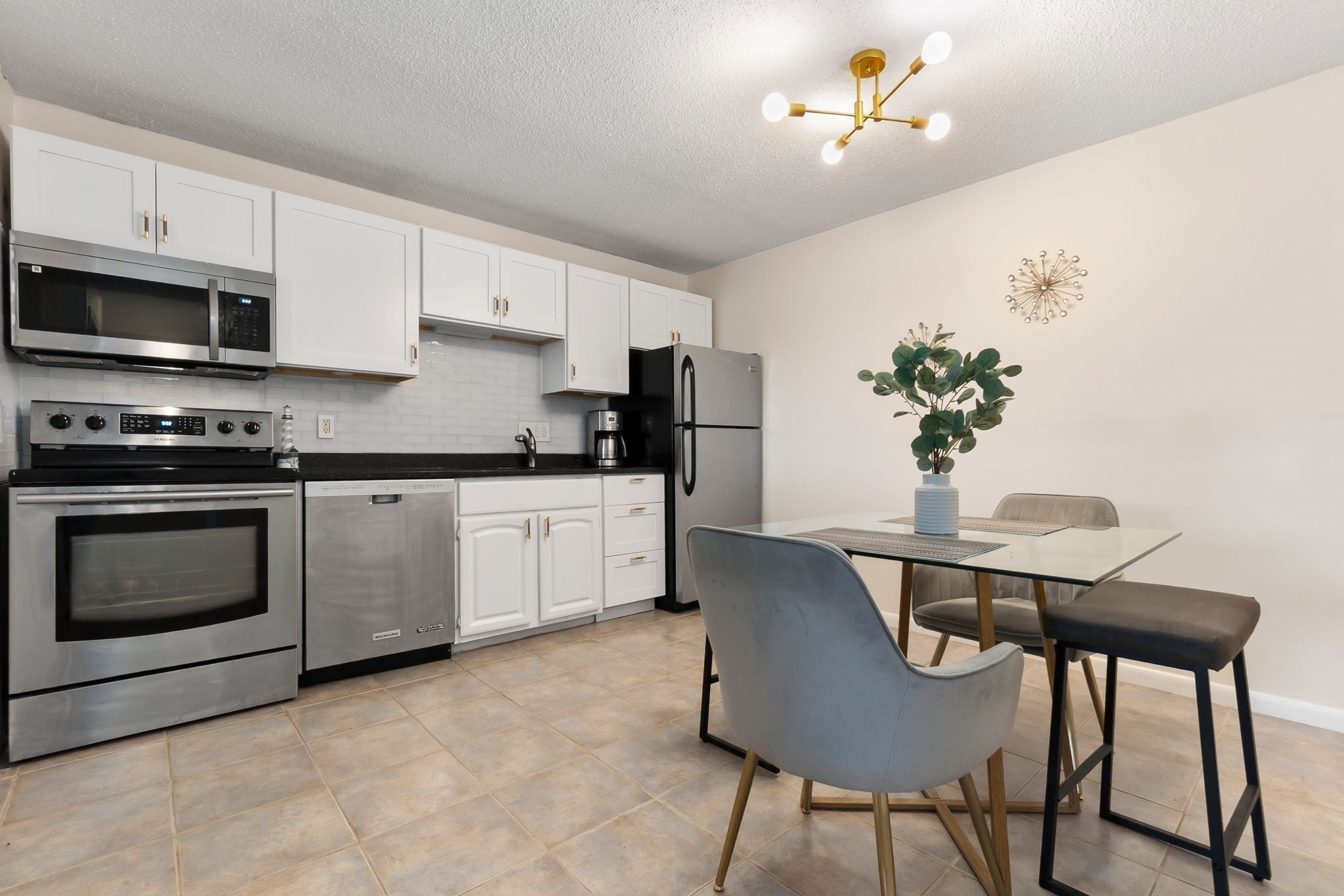 145 Essex Avenue # 405 Property Photo 2
