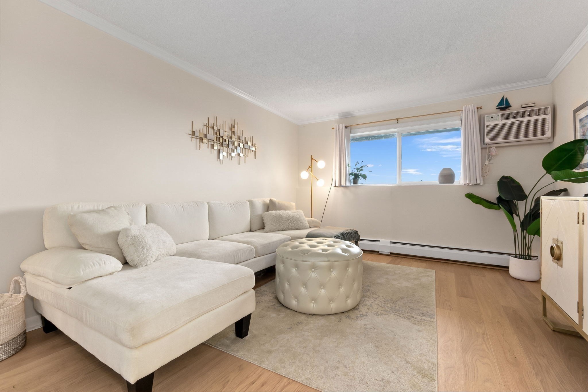 145 Essex Avenue # 405 Property Photo 4