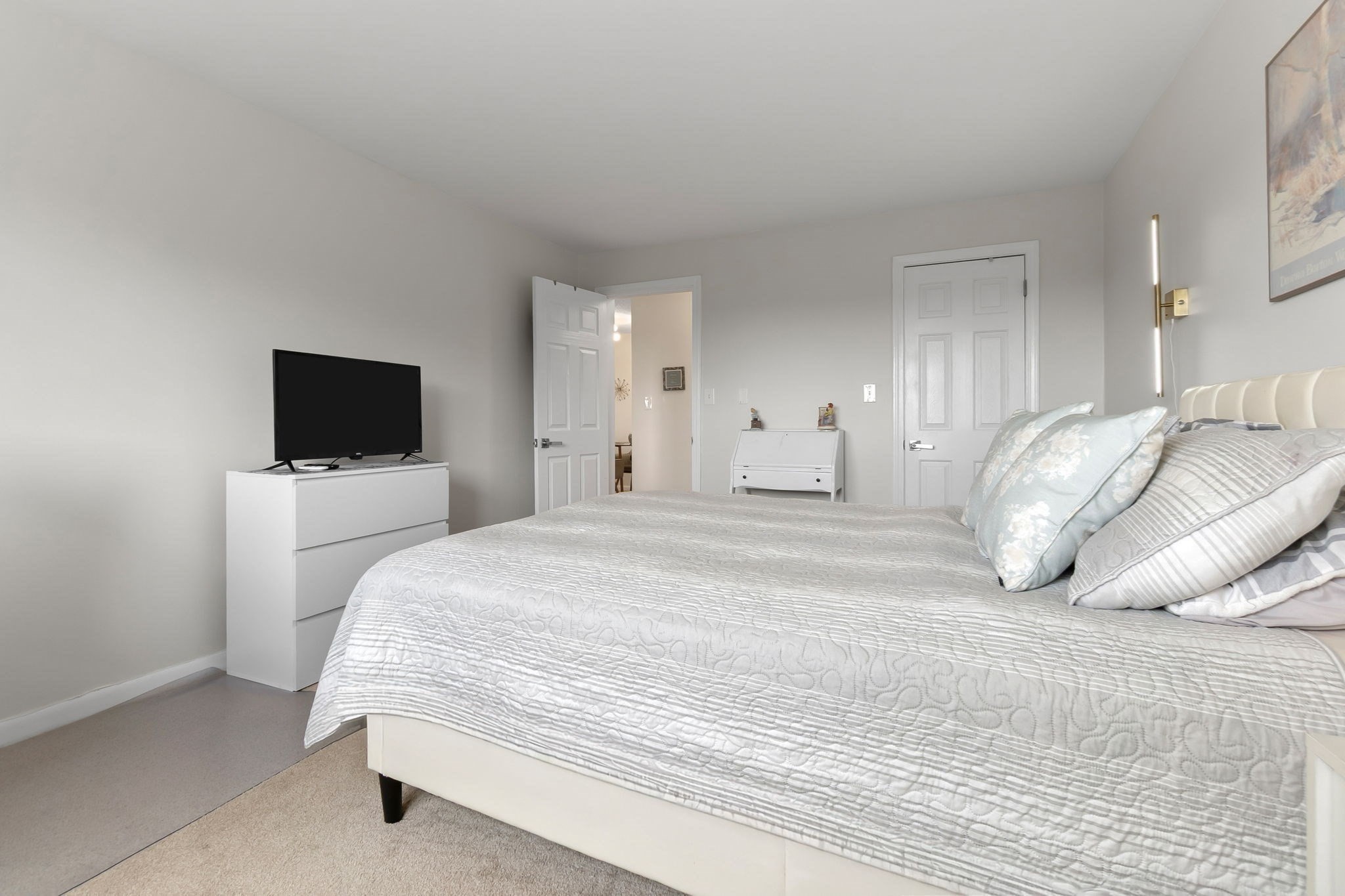145 Essex Avenue # 405 Property Photo 8