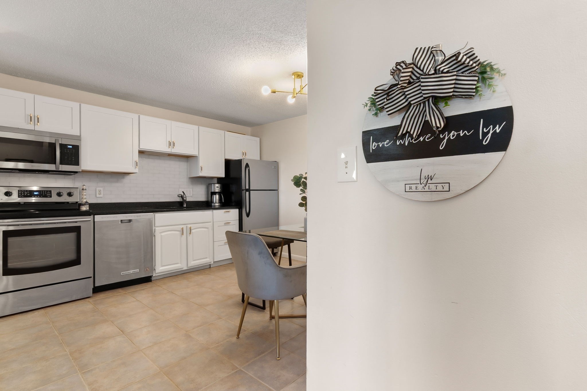 145 Essex Avenue # 405 Property Photo 10