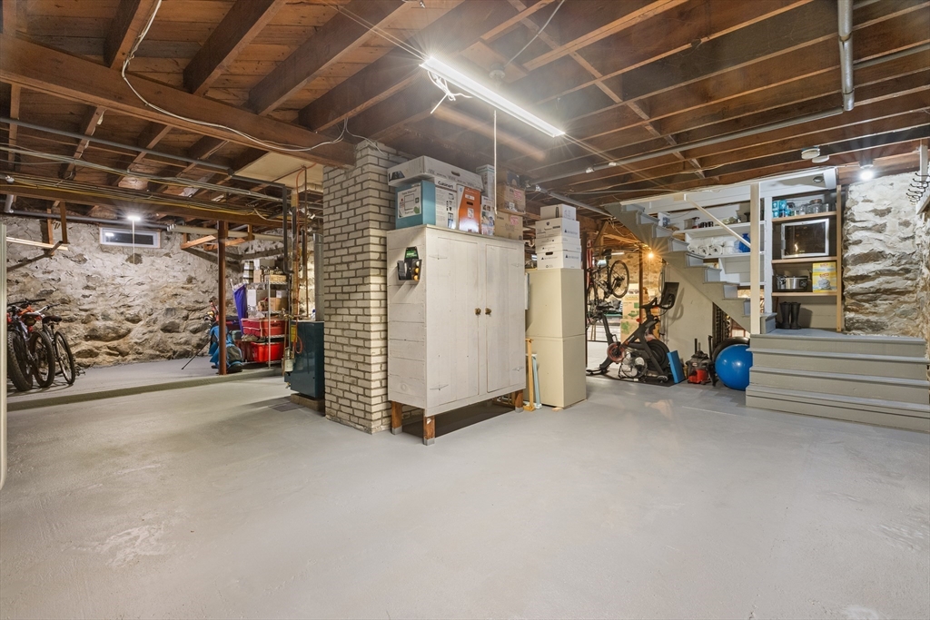 406 Lowell St Property Photo 29