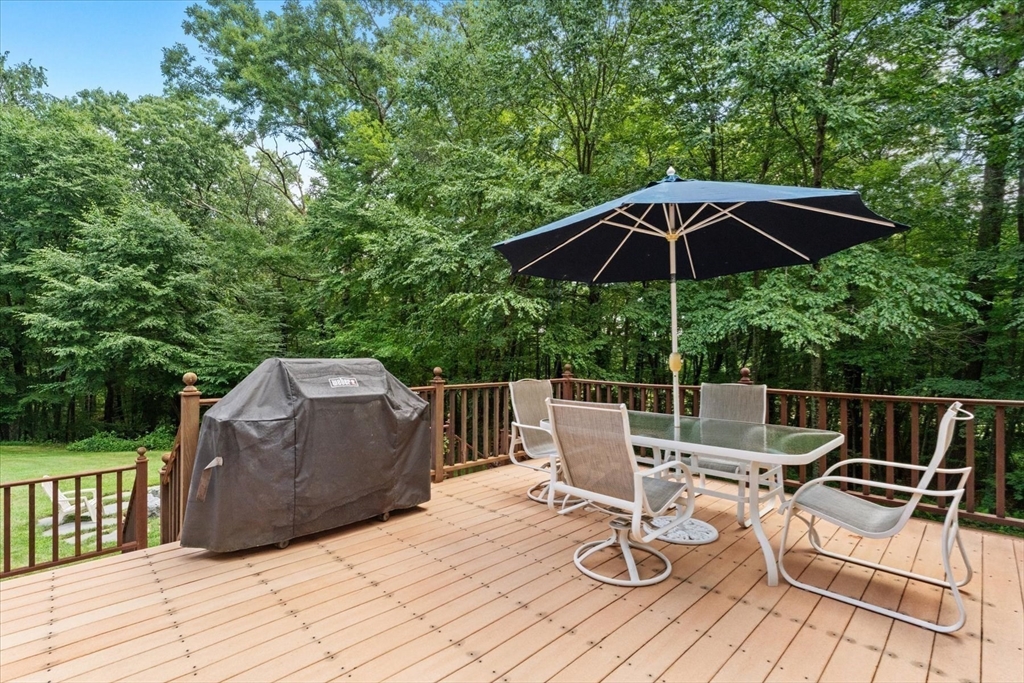 3 Leone Lane Property Photo 33