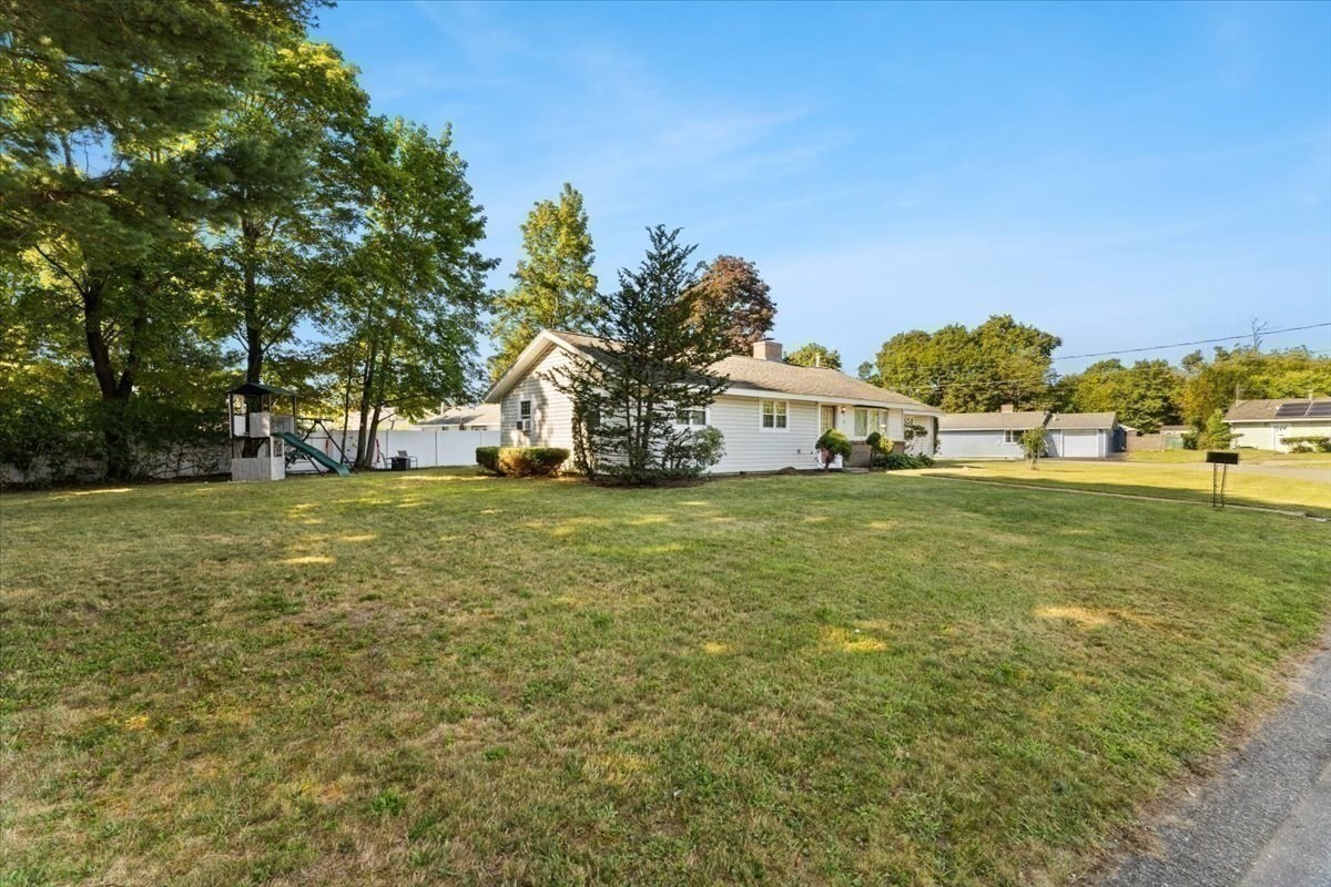 73 Oak Ridge Dr W Property Photo 3